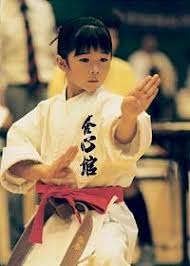 瓜帅：这是谢尔基第一次插花脚传中，他要学习梅西踢得更简洁