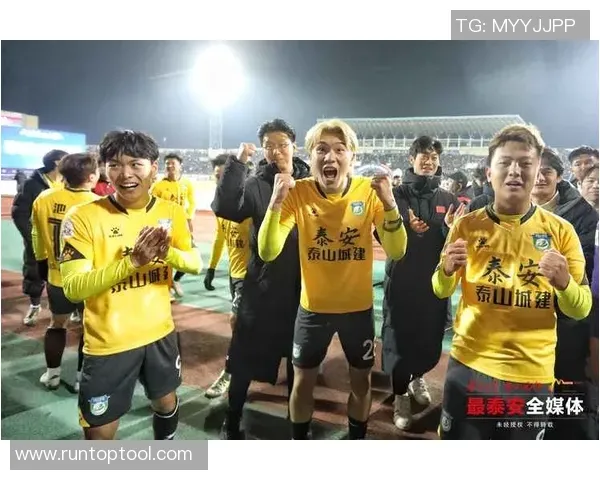 英媒：费迪南德称卢克-肖在曼联有重要地位，他需要证明自己